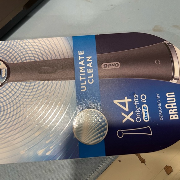 Oral-B iO Electric Toothbrush heads 2 NOT 4, ONLY FITS Oral-B iO - Picture 5 of 6
